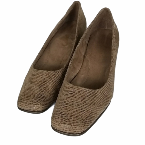 AEROSOLES Shoes - Aerosoles Barecuda Wedge Pumps 7.5